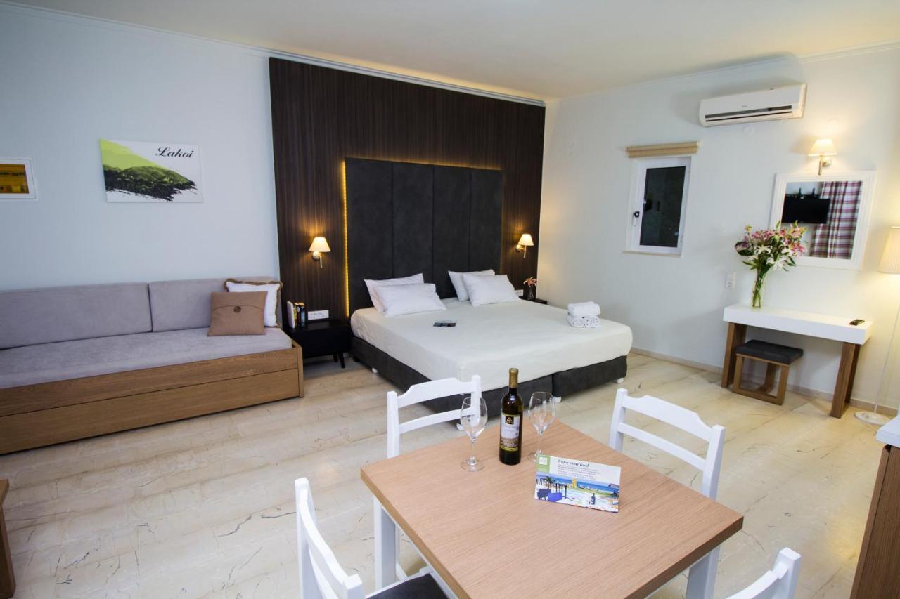 Elia Stalos Apartments Bagian luar foto