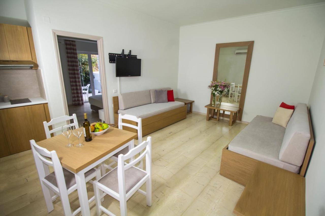 Elia Stalos Apartments Bagian luar foto